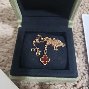 Van cleef necklace sweet alhambra.